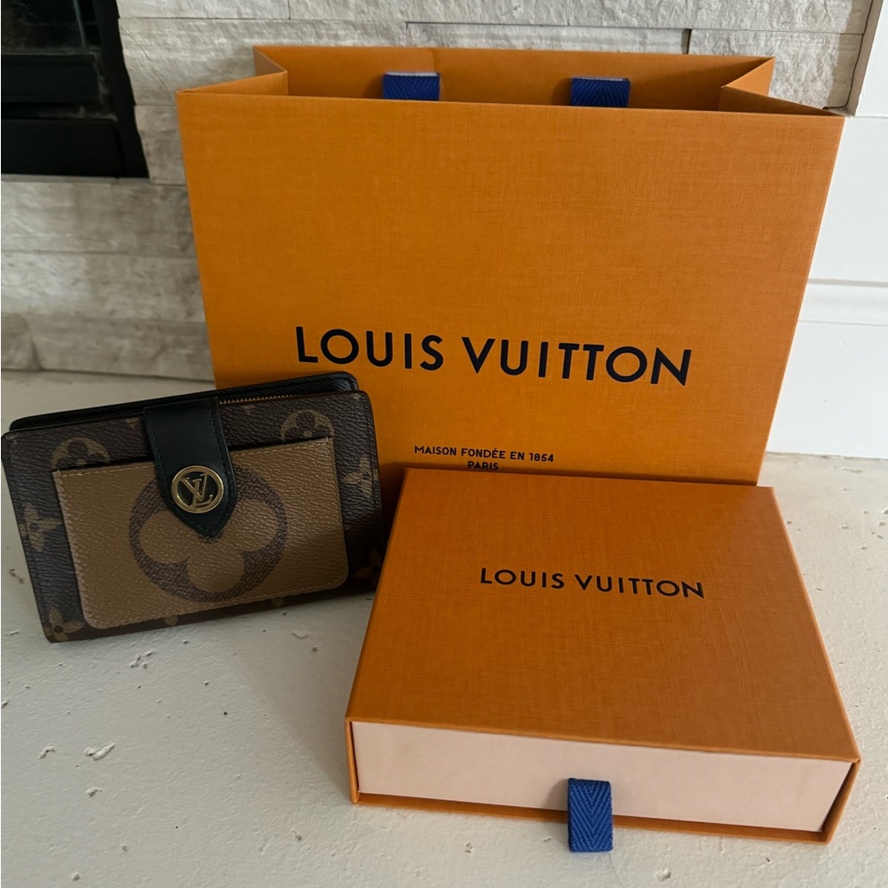 100% Authentic Louis Vuitton Juliette Wallet Made in France!